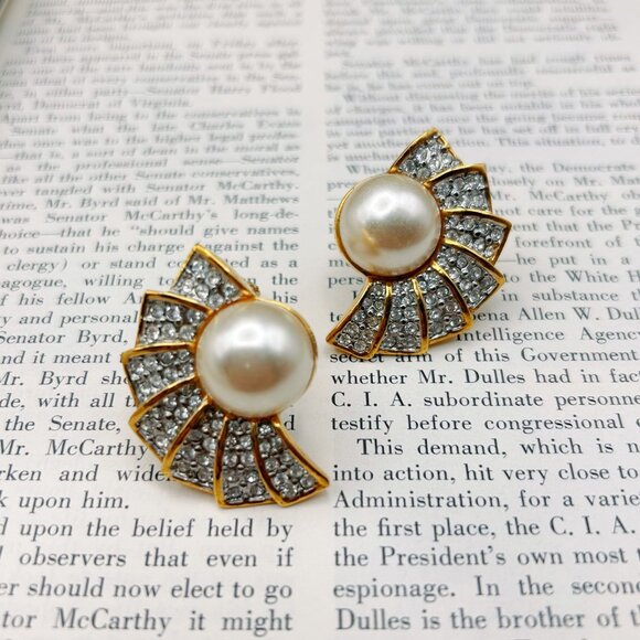 Butler Vintage 1960s clip-on earrings, oversized faux pearl & rhinestones - Picture 9 of 12